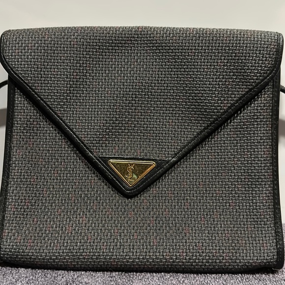 Yves Saint Laurent envelope style shoulder bag. - Picture 1 of 15